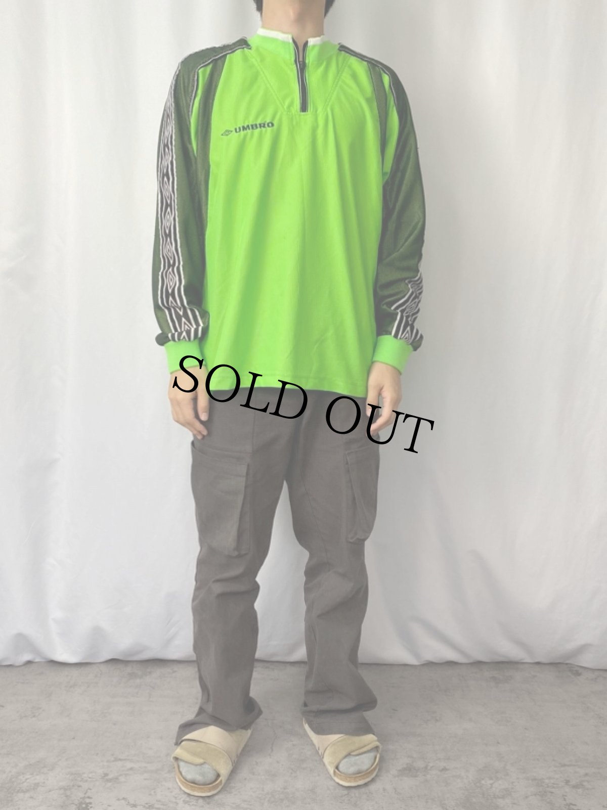 画像2: 90's  UMBRO ロゴ刺繍 メッシュ切り替え ハーフジッププルオーバーシャツ L (2)