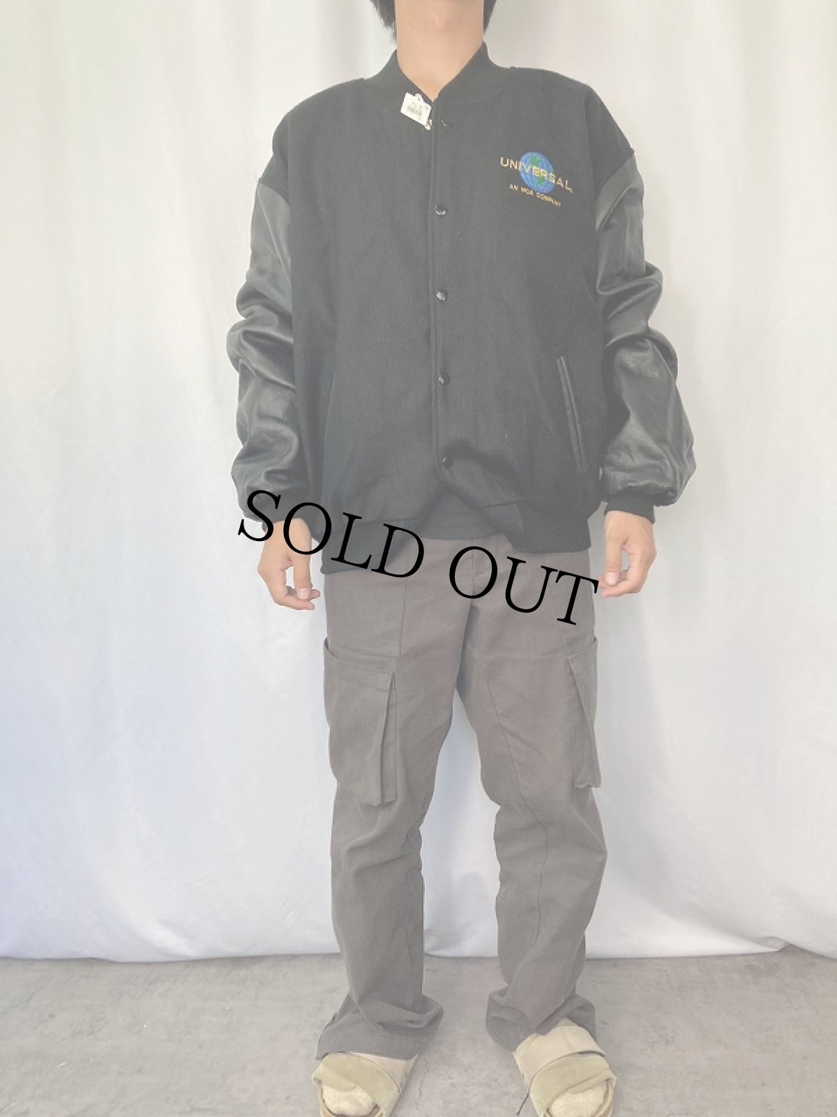 画像2: 〜90's UNIVERSAL AN MCA COMPANY USA製 ロゴ刺繍 レザー×メルトンスタジャン XL (2)