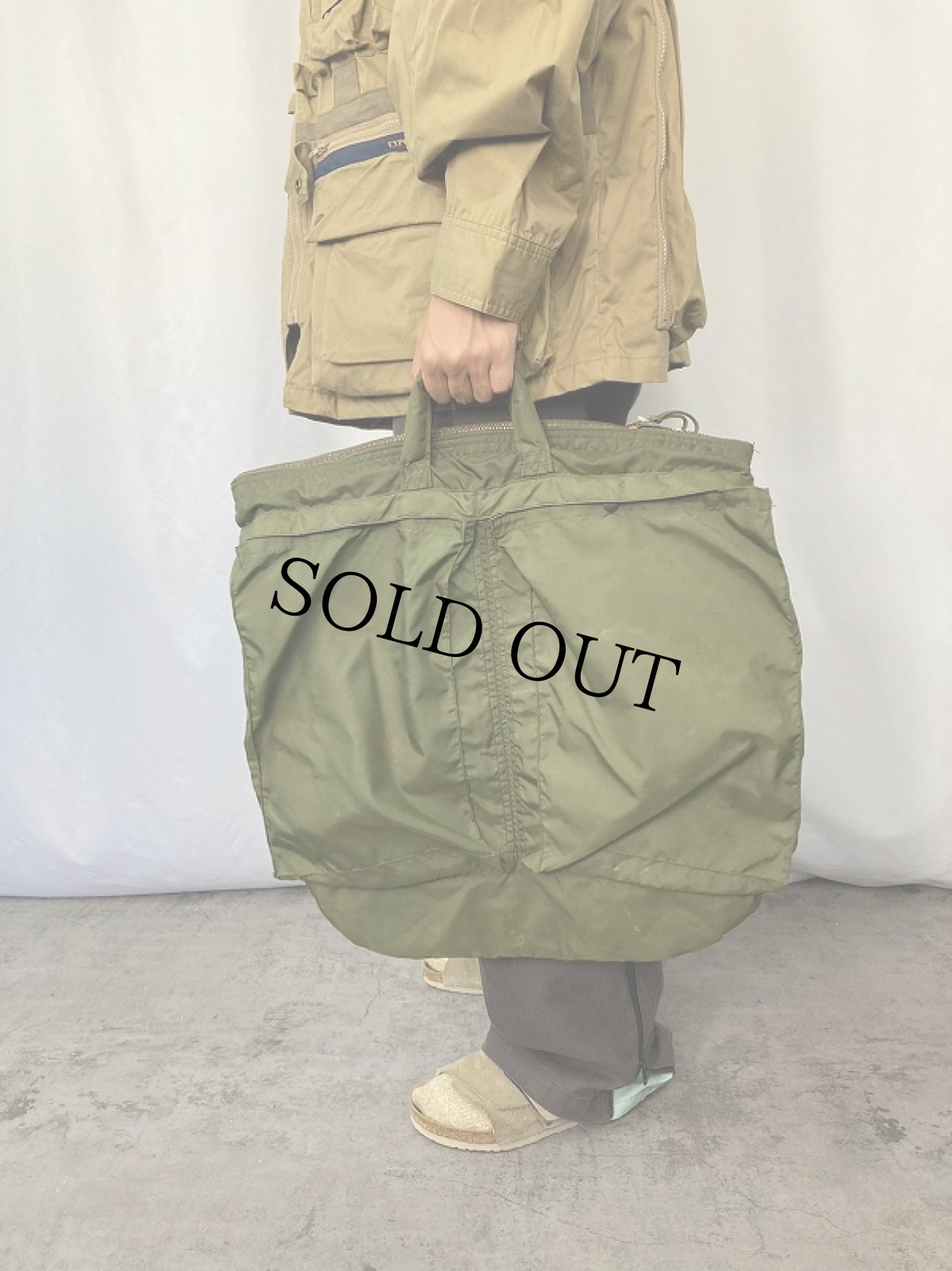 画像2: 70's U.S.ARMY ナイロン ヘルメットバッグ (2)