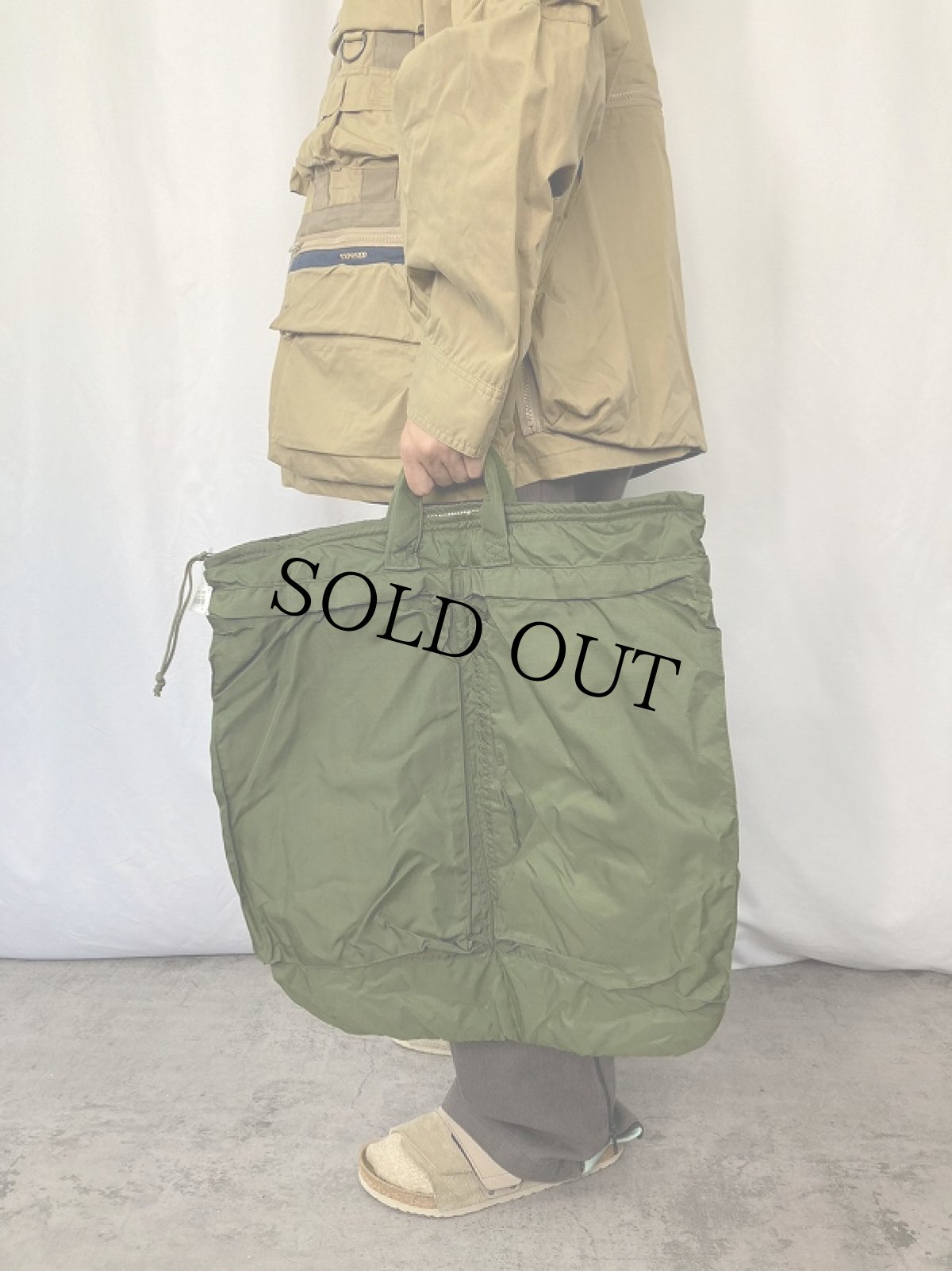 画像2: [お客様対応中]60's U.S.ARMY ウッドランドカモライナー ナイロン ヘルメットバッグ (2)