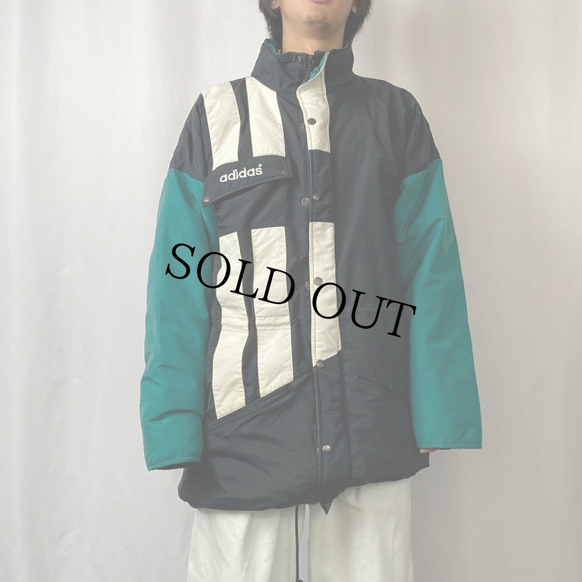 画像2: 80's adidas ロゴ刺繍 ラインデザイン ナイロンコート BLACK (2)