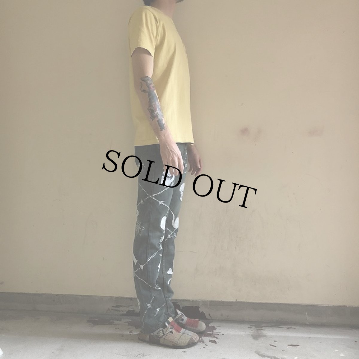 画像4: Levi's 531 スカル×有刺鉄線×スパイダーウェブ ハンドペイントデニムパンツ W28 (4)