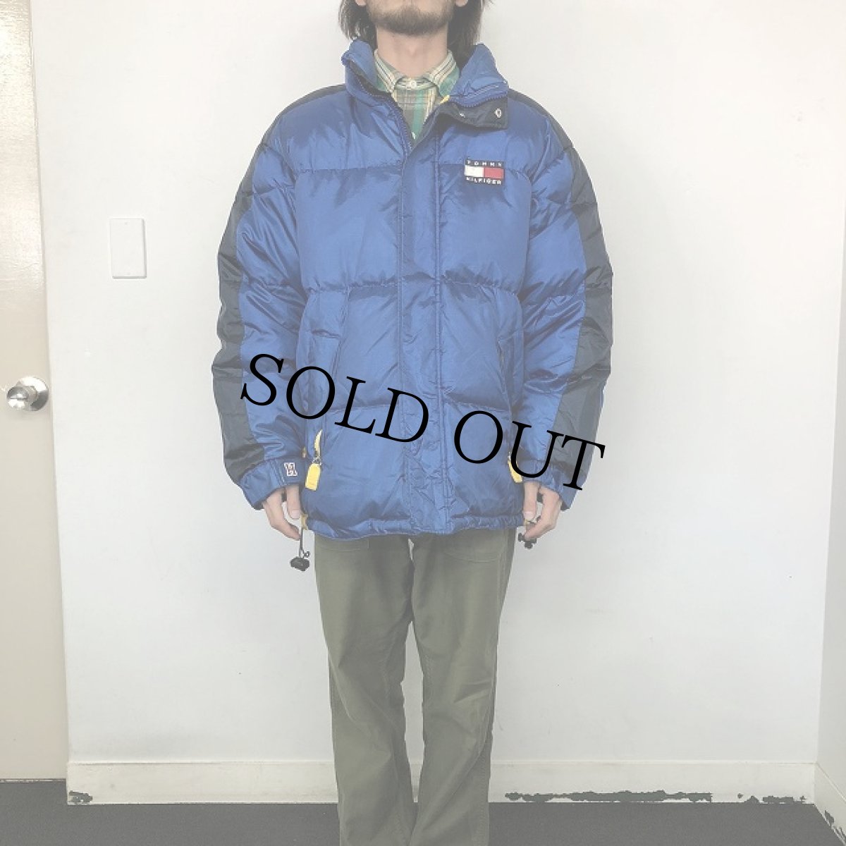 画像2: 90's TOMMY HILFIGER ロゴ刺繍 ナイロン ダウンジャケット (2)