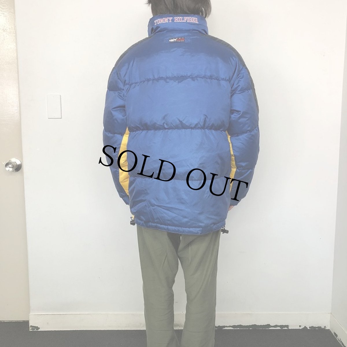 画像4: 90's TOMMY HILFIGER ロゴ刺繍 ナイロン ダウンジャケット (4)