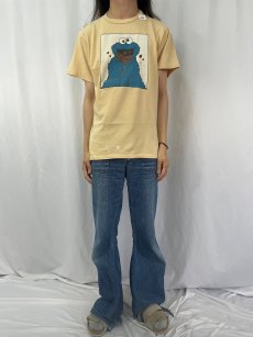 画像2: COOKIE MONSTER キャラクタープリントTシャツ (2)