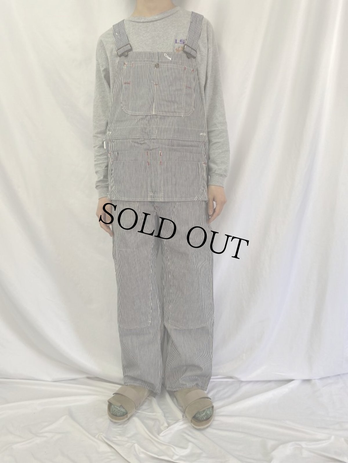 画像2: 60〜70's COWDEN ヒッコリーストライプ柄 エプロン付き オーバーオール フラッシャー付き DEADSTOCK (2)