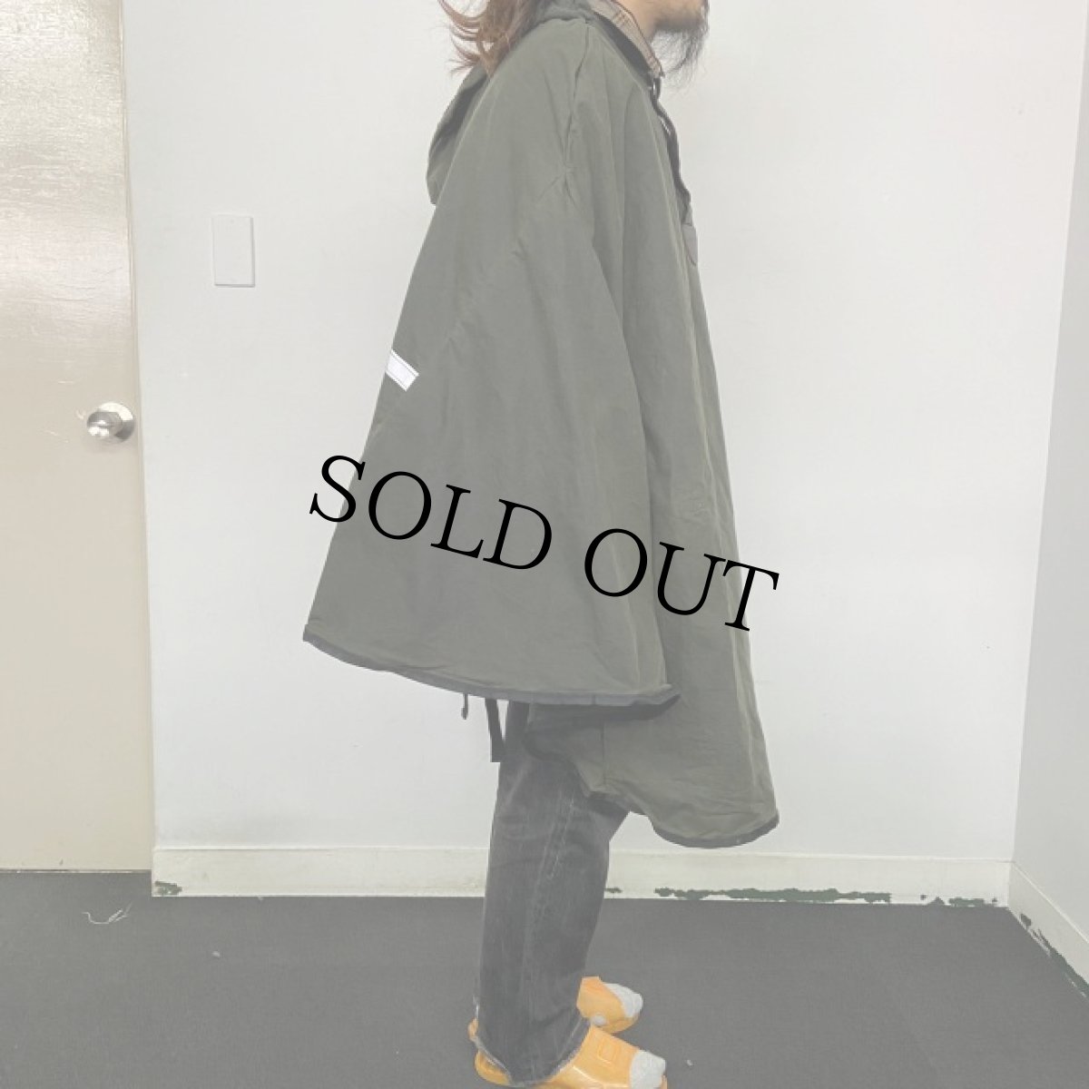 画像12: HALLEY STEVENSONS オイルドコットン リフレクター付き ケープポンチョ カーキ (12)