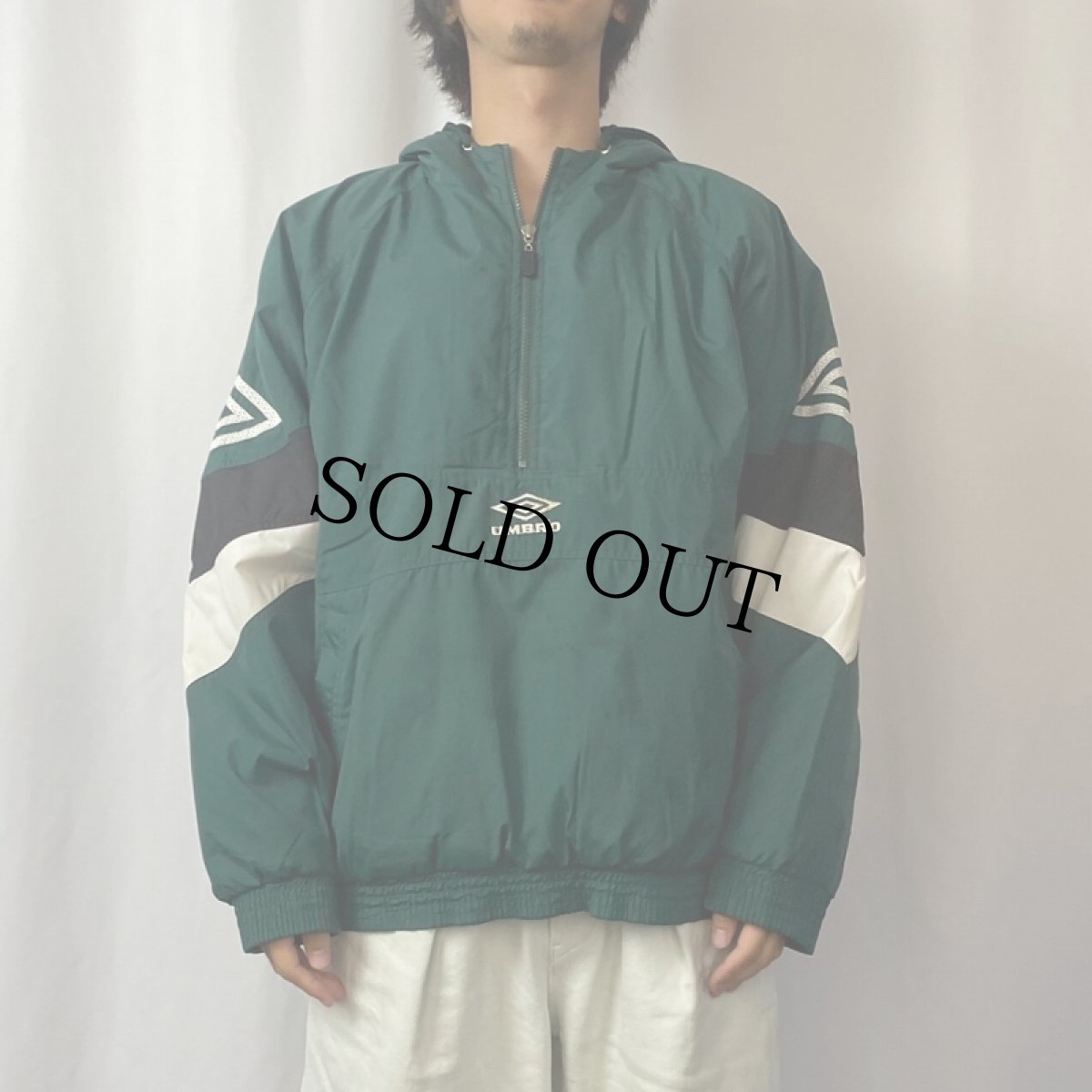 画像2: 90's UMBRO ロゴ刺繍 中綿ポリエステルアノラックパーカー M (2)