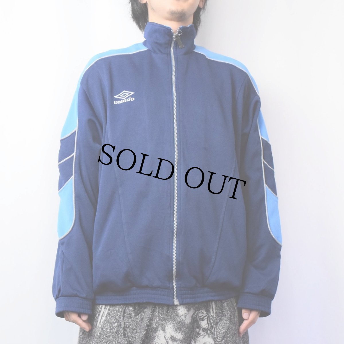 画像2: 90's UMBRO ロゴ刺繍 トラックジャケット NAVY M (2)