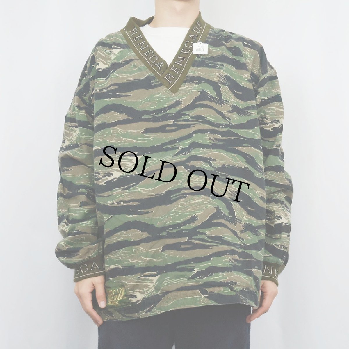 画像2: RENEGADE タイガーストライプカモ柄 コットンプルオーバーシャツ (2)