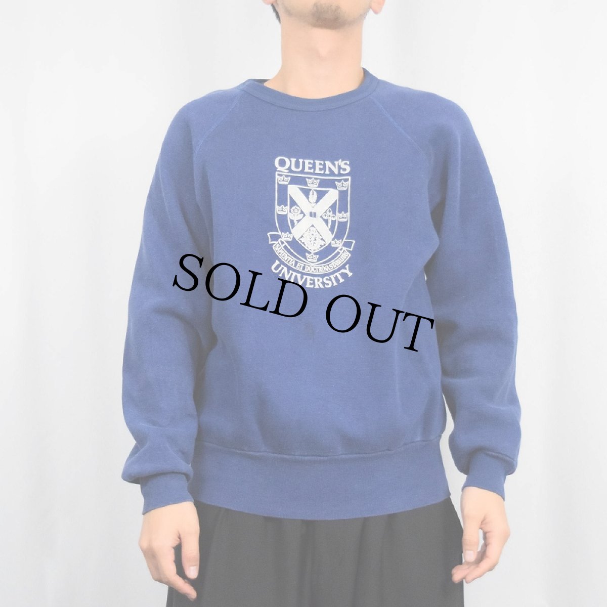 画像2: 80's TIGER BRAND "QUEEN'S UNIVERSITY" プリントラグランスウェット NAVY L (2)