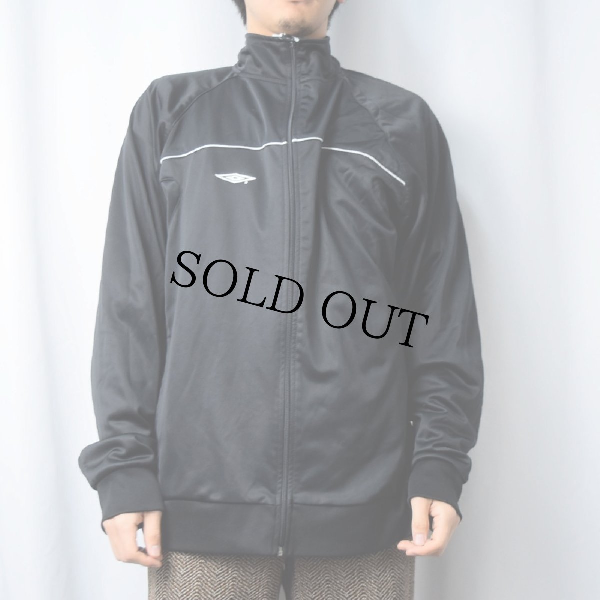 画像2: 90〜2000's UMBRO ロゴ刺繍 トラックジャケット BLACK XL (2)