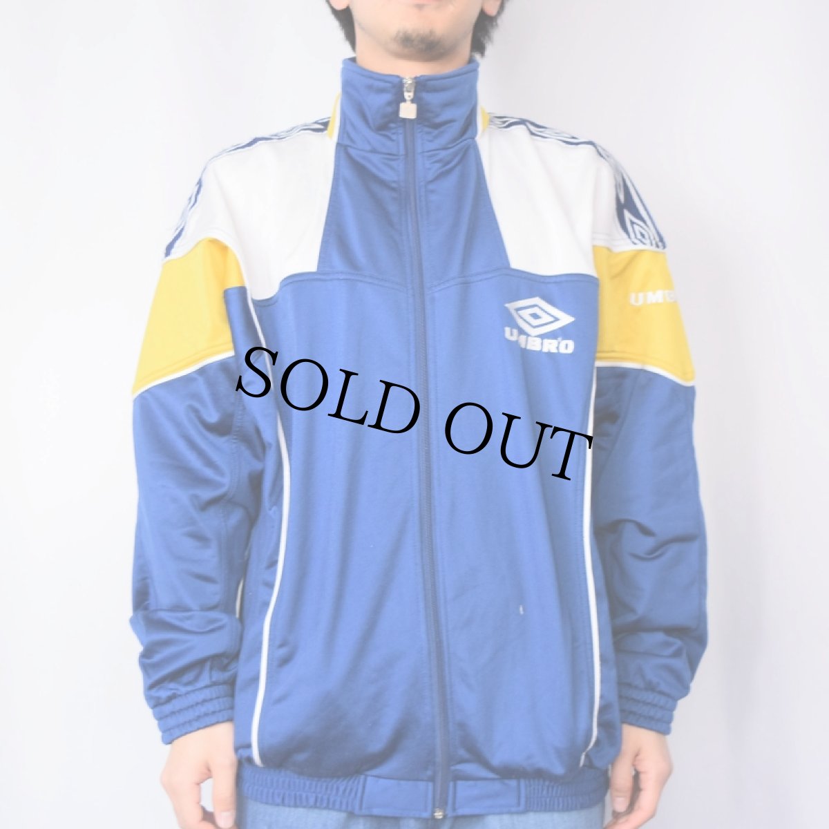 画像2: 90's UMBRO 切り替えデザイン ロゴ刺繍 トラックジャケット L (2)