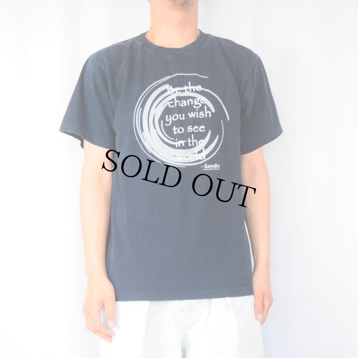 画像2: 90's Gandhi USA製 "Be the change you wish to see in the world" 名言プリントTシャツ NAVY M (2)