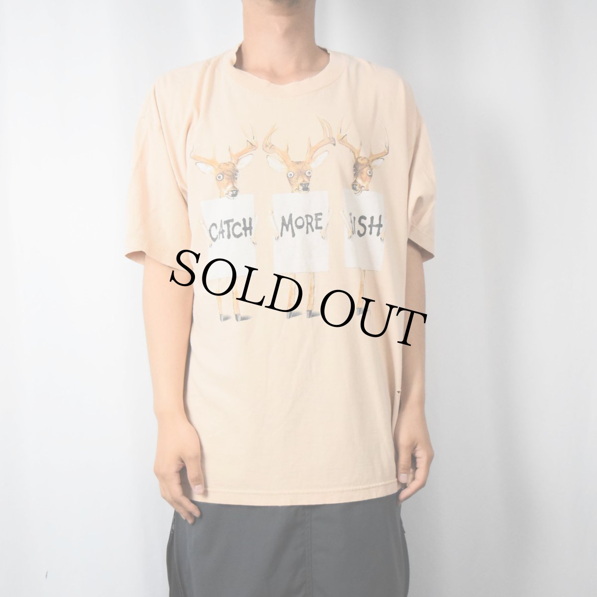 画像2: 90's USA製 "CATCH MORE FISH" シュールイラストプリントTシャツ XL (2)