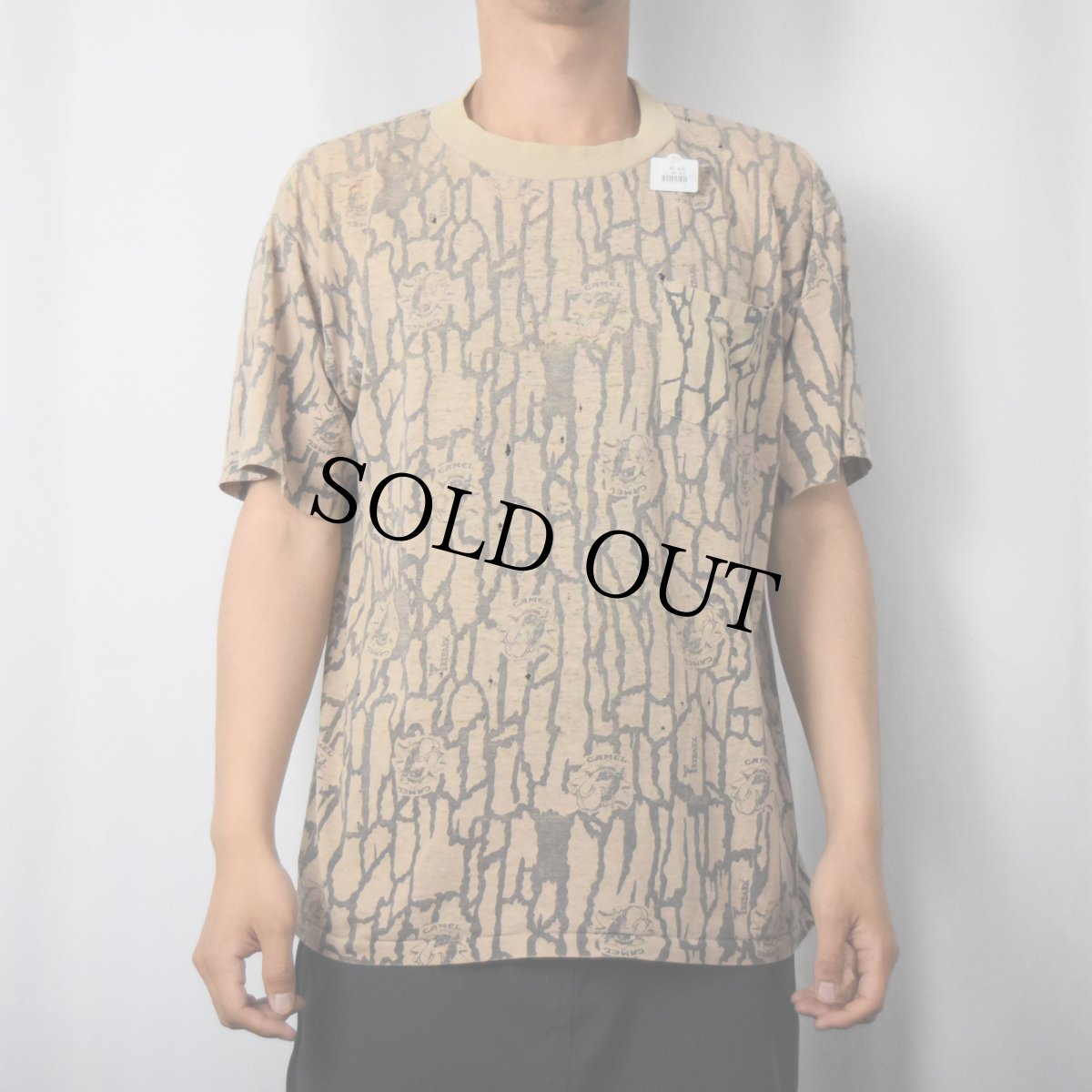 画像2: 80's CAMEL USA製 "TREBARK" カモ柄 タバコ企業プリントTシャツ L (2)