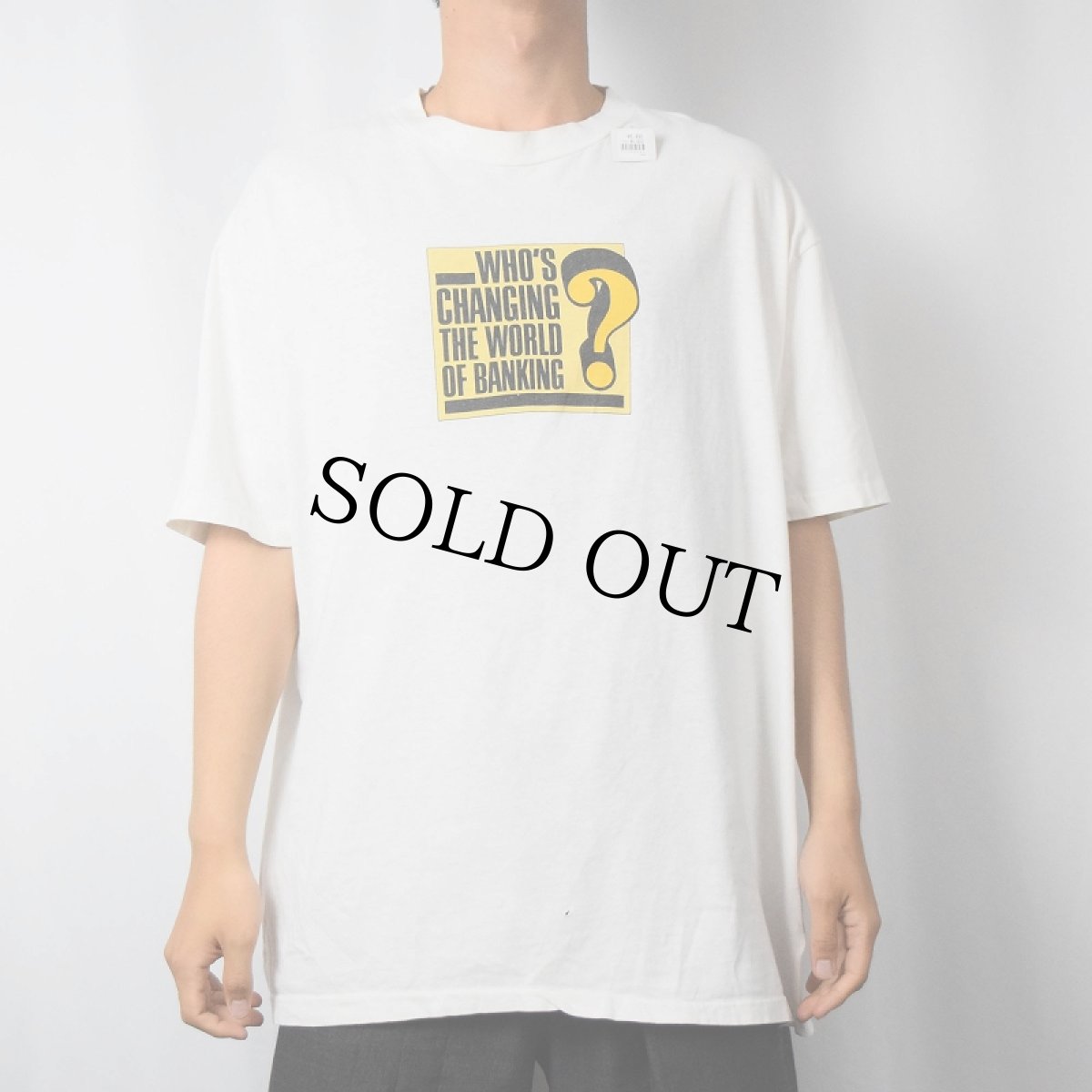 画像3: 80's USA製 "WHO'S CHANGING THE WORLD OF BANKING?" プリントTシャツ XL (3)