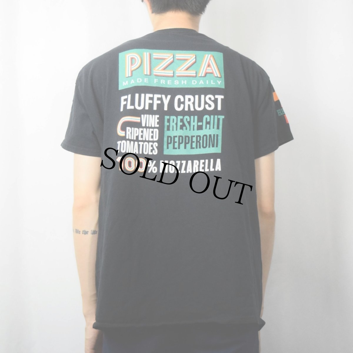 画像4: 7-ELEVEN "BIG BITE PIZZA" コンビニエンスストア ピザプリントTシャツ BLACK (4)