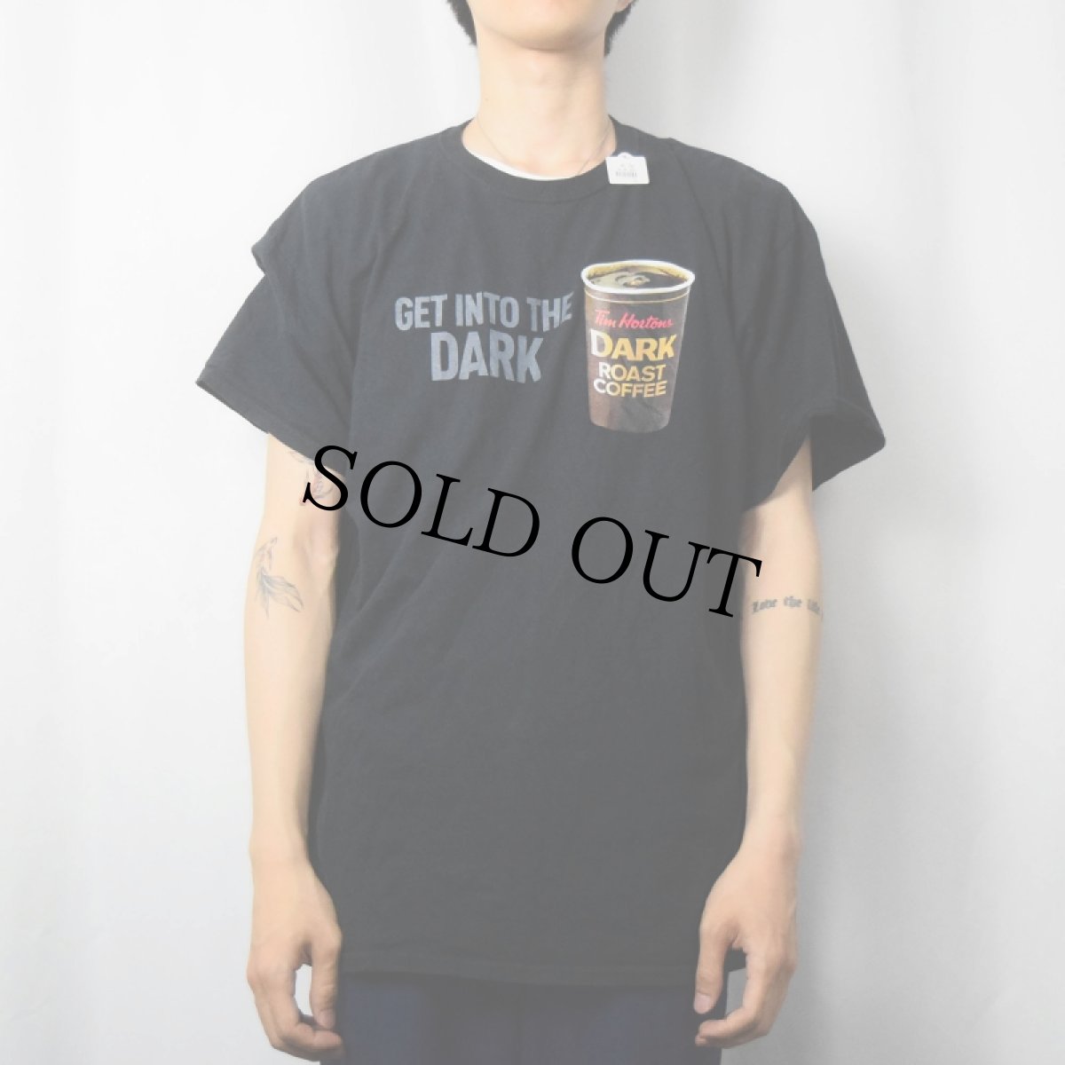 画像2: Tim Hortons "GET INTO THE DARK" コーヒーチェーンプリントTシャツ BLACK (2)