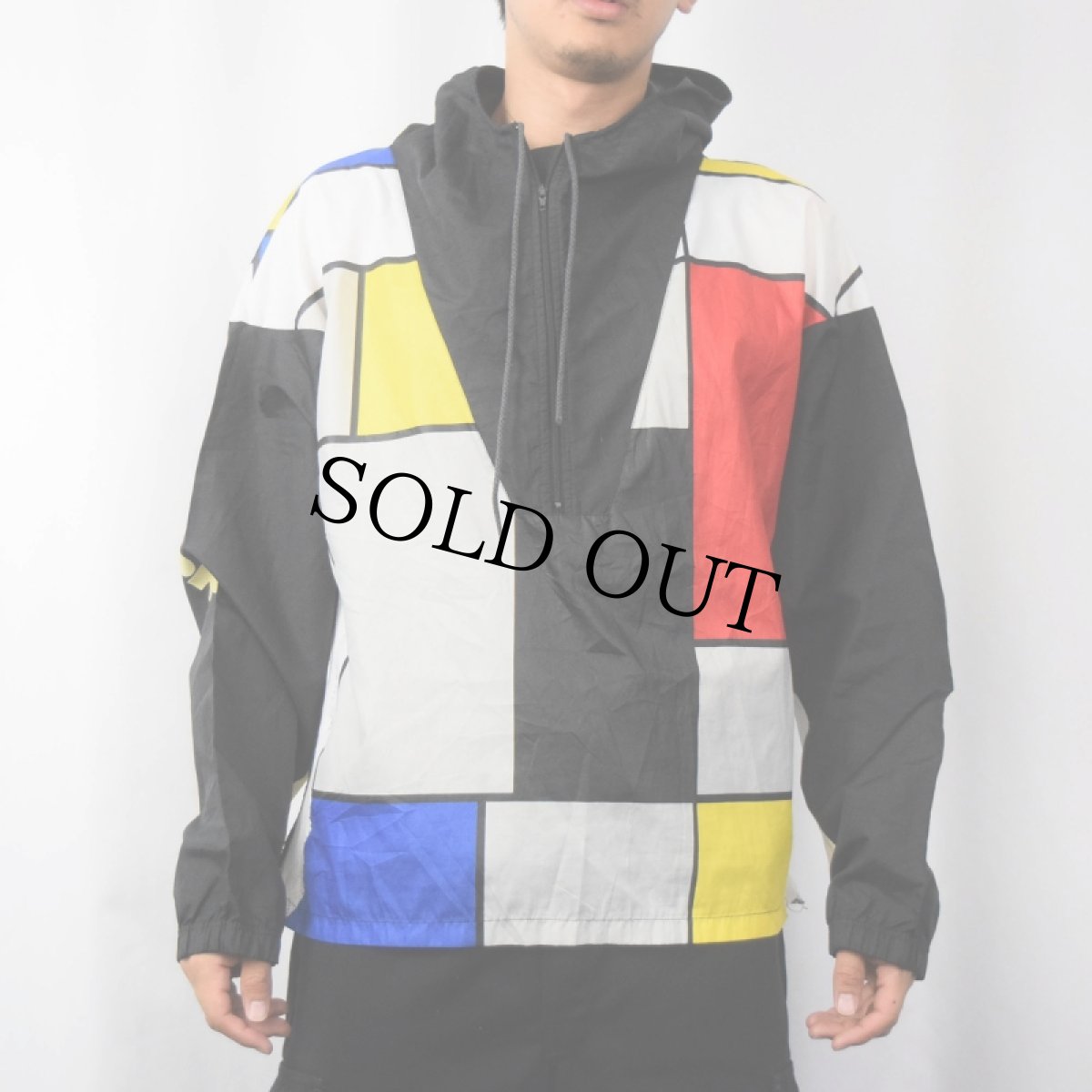 画像2: 80〜90's LOOK FRANCE製 モンドリアンパターン ポリエステル ハーフジッププルオーバーパーカー L (2)