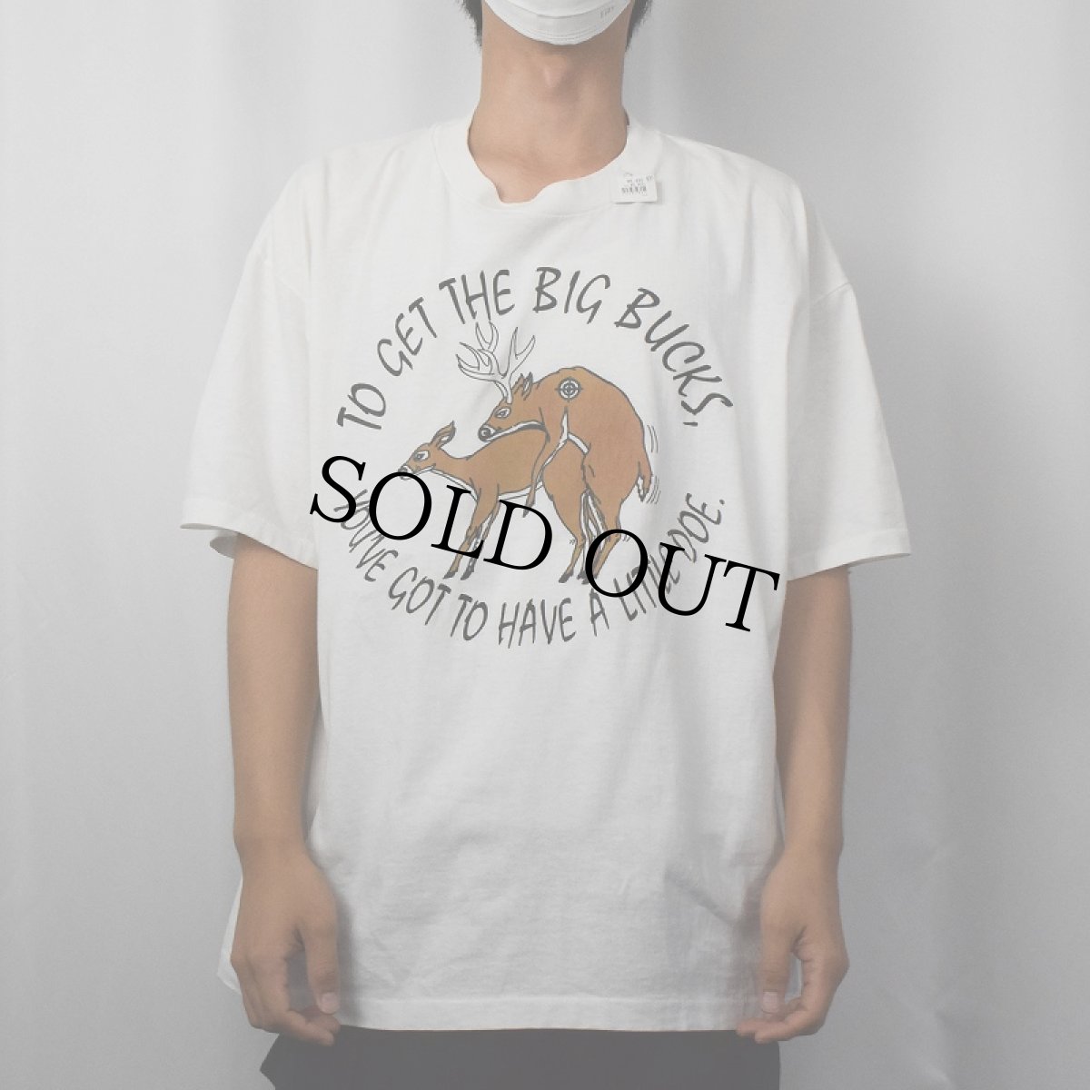 画像2: 90's "TO GET THE BIG BUCKS, YOU'VE GOT..." シュールイラスト エロプリントTシャツ XL (2)