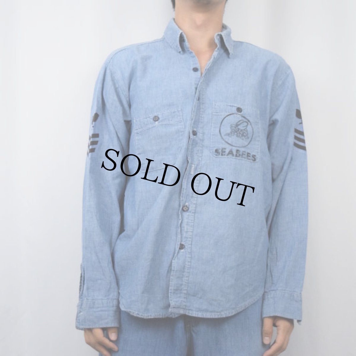 画像2: 70〜80's U.S.NAVY "SEABEES" ステンシル&ワッペン付き シャンブレーシャツ L (2)