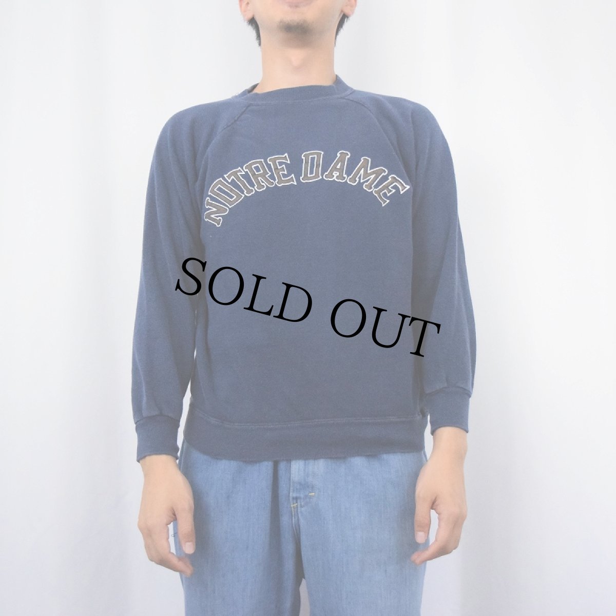 画像2: 70〜80's Champion USA製 バータグ "NOTRE DAME" プリントラグランスウェット NAVY L (2)