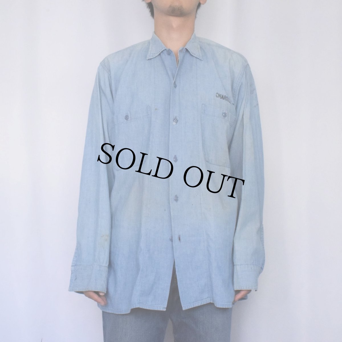 画像2: 60's "CHARRON" ステンシル入り シャンブレーワークシャツ (2)