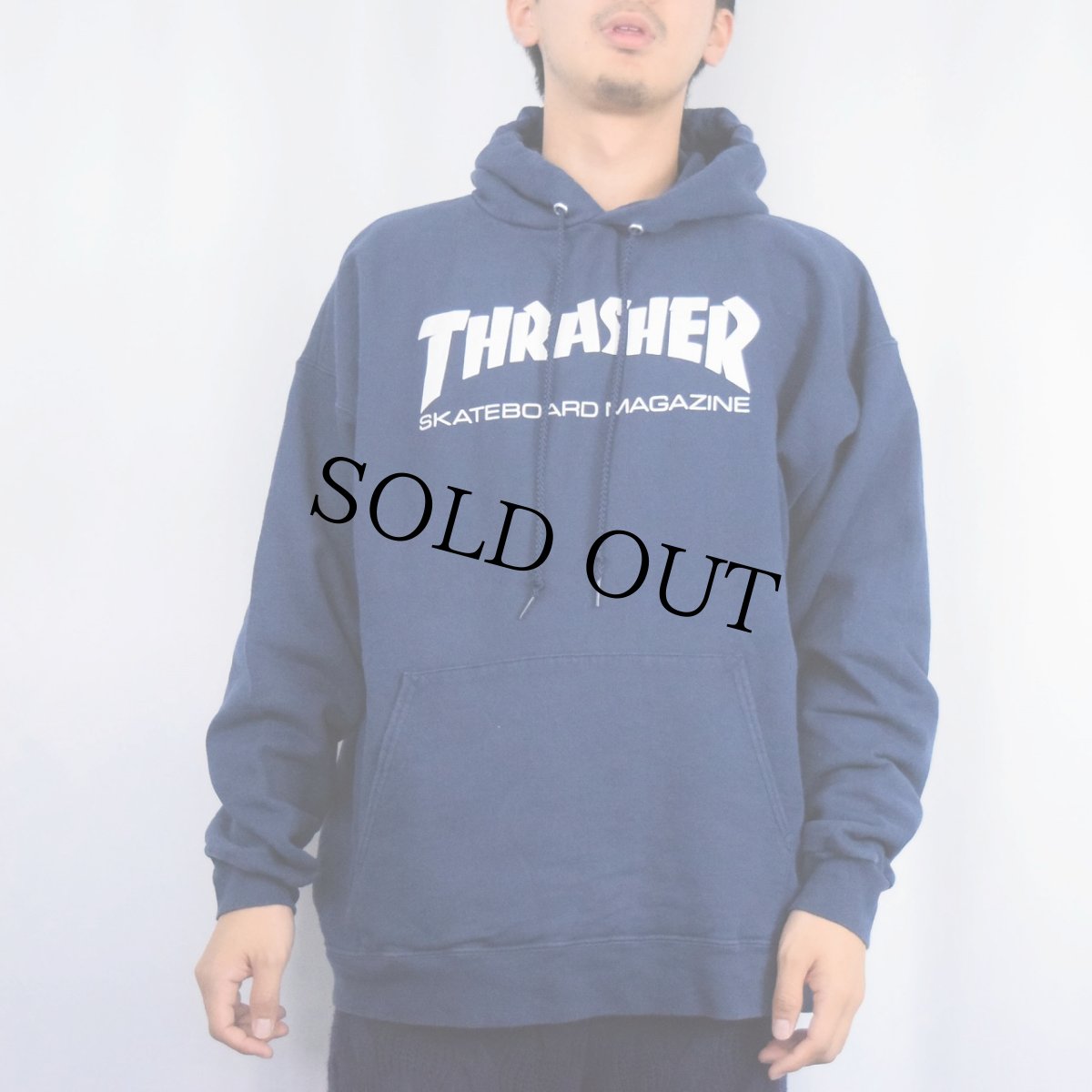 画像2: THRASHER ロゴプリントスウェットフーディー NAVY L (2)