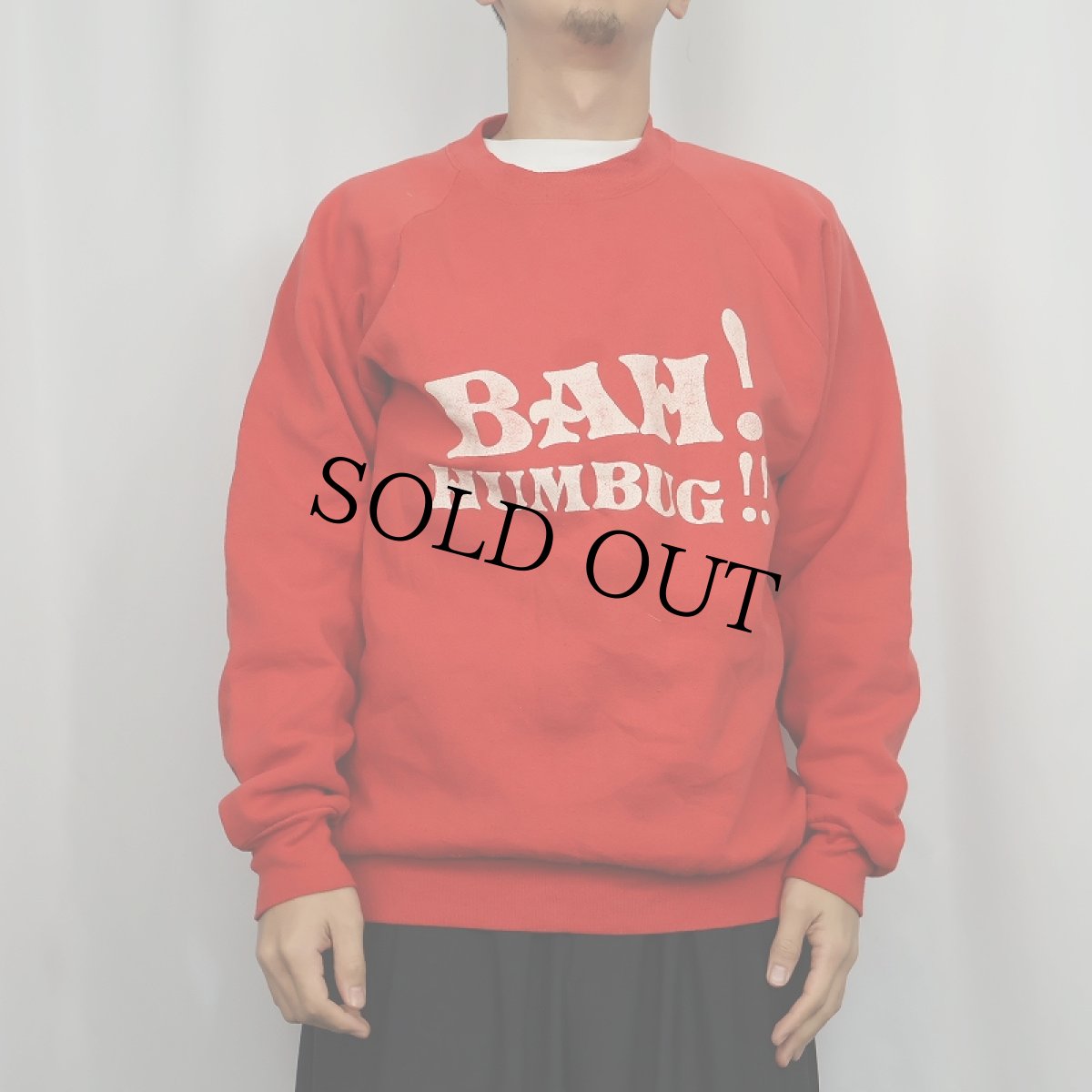 画像2: 90's USA製 "BAH! HUMBUG!!" プリントラグランスウェット XL (2)