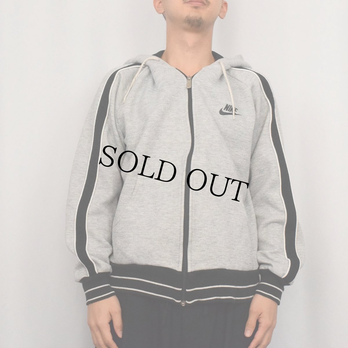 画像2: 80's NIKE 紺タグ サイドライン スウェットジップパーカー L (2)