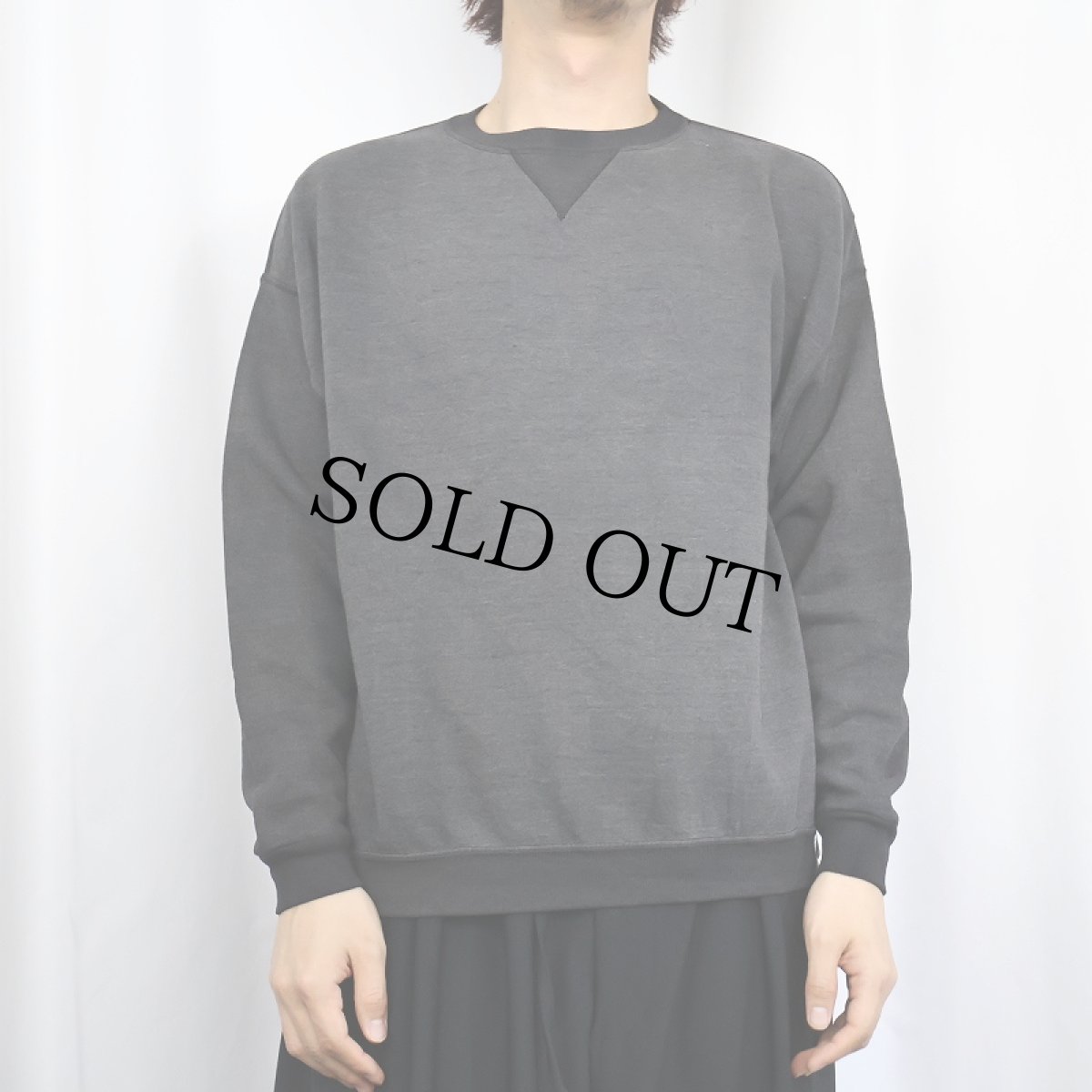 画像2: RUSSELL ATHLETIC 前V フェードスウェット BLACK YOUTH XL (2)