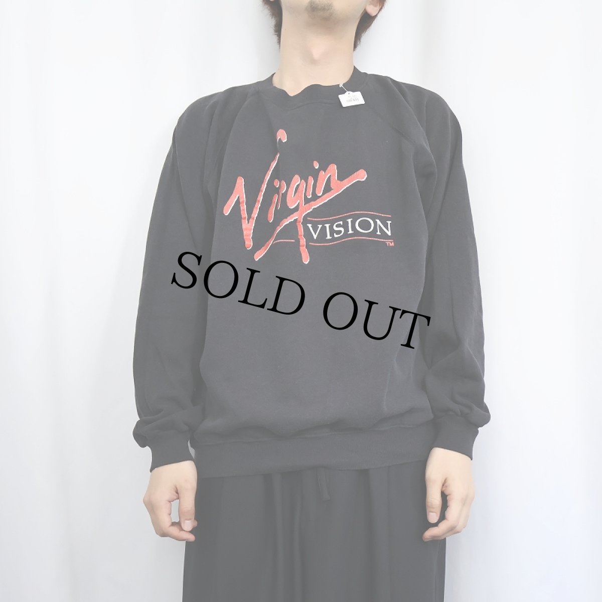 画像2: 80's〜 Virgin "VISION" レコードレーベル ロゴプリントラグランスウェット BLACK (2)