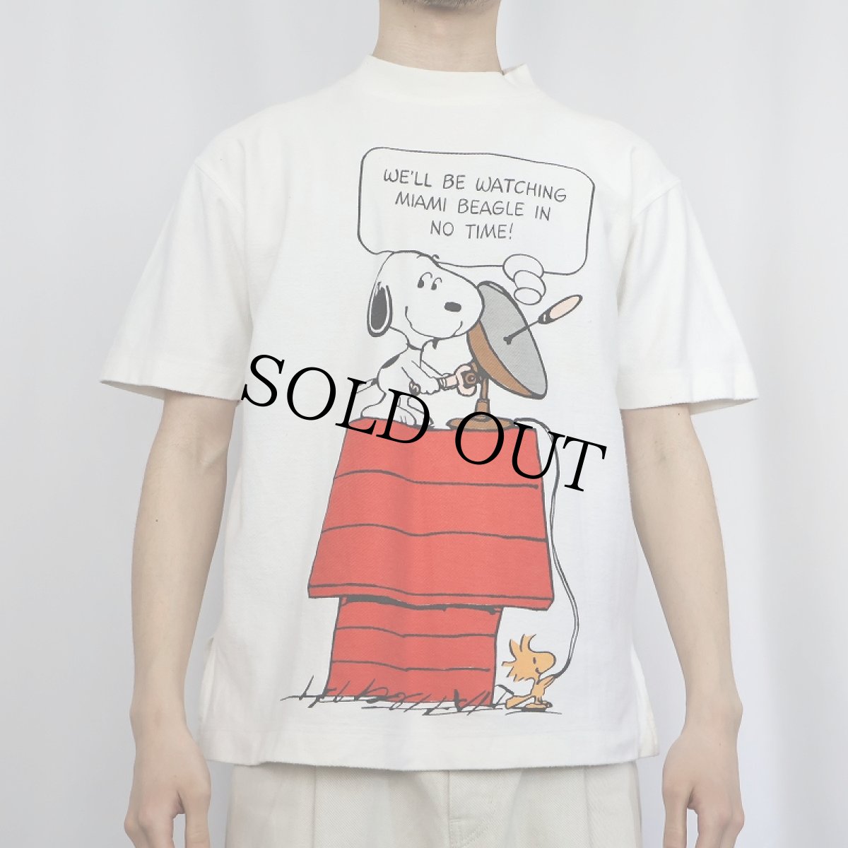 画像2: SNOOPY "WE'LL BE WATCHING..." キャラクタープリントTシャツ (2)