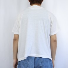 画像3: 80〜90's Personalities of Waterloo "Get Festival!" イラストプリントTシャツ (3)