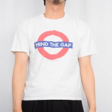 画像2: London Regional Transport "MIND THE GAP" 交通局プリントTシャツ KIDS (2)