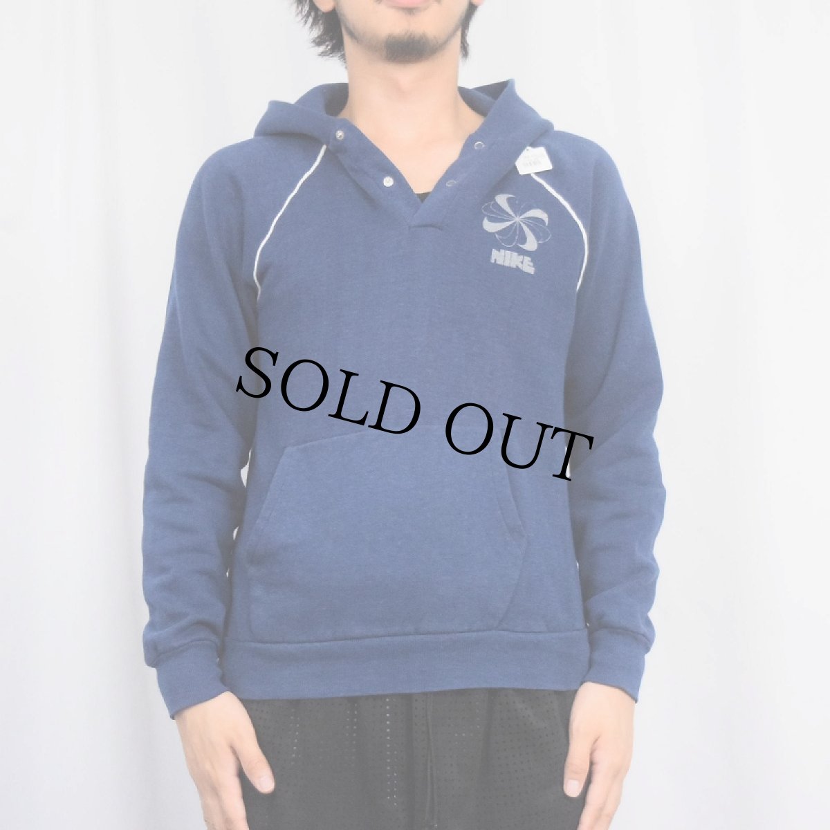 画像2: 70's NIKE "風車×ゴツナイキ" ヘンリーネック ラグランスウェットフーディ NAVY (2)