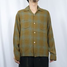 画像4: 70's VAN HEUSEN オンブレーチェック柄 レーヨンオープンカラーシャツ M (4)