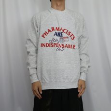 画像2: 90's USA製 "PHARMACISTS ARE INDISPENSABLE" プリントラグランスウェット L (2)