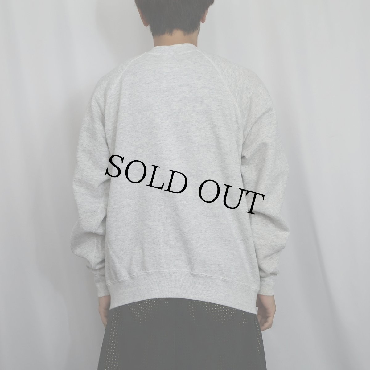 画像3: 90's USA製 "PHARMACISTS ARE INDISPENSABLE" プリントラグランスウェット L (3)