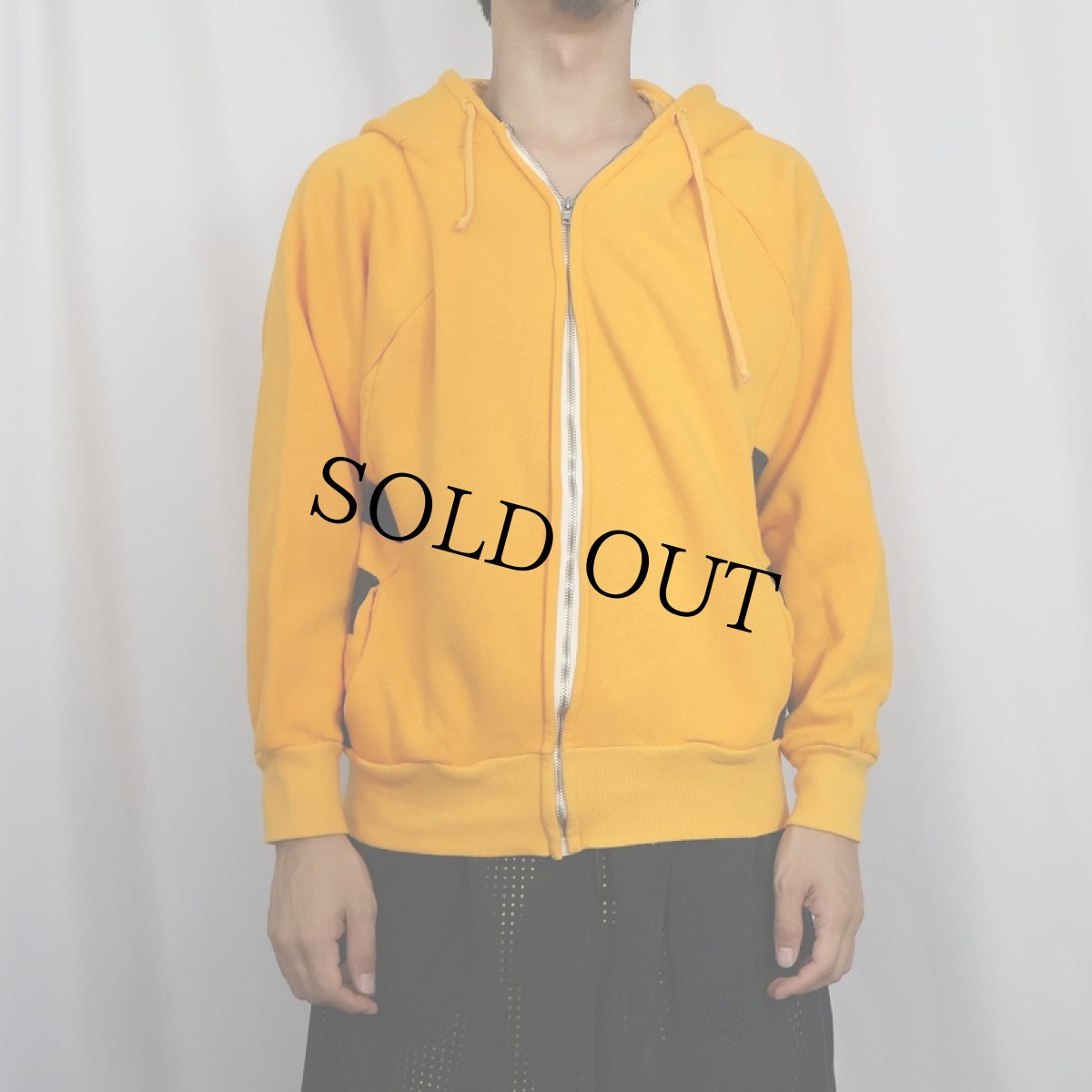 画像2: 80's〜 GERMAN製 ラグランスウェットジップパーカー L (2)