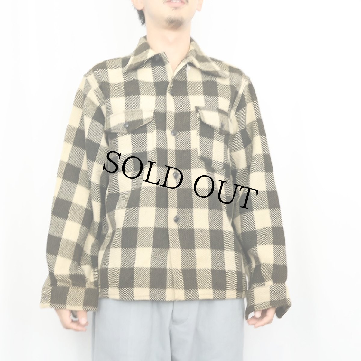 画像2: 50's 猫目ボタン ブロックチェック柄 ウールシャツ M (2)