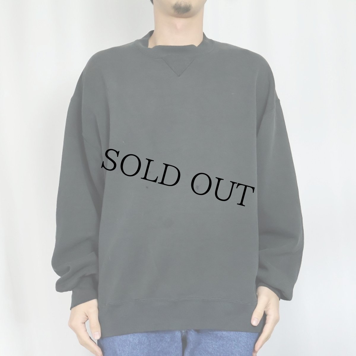 画像2: 90's〜 RUSSELL ATHLETIC USA製 前V 無地スウェット BLACK XL (2)