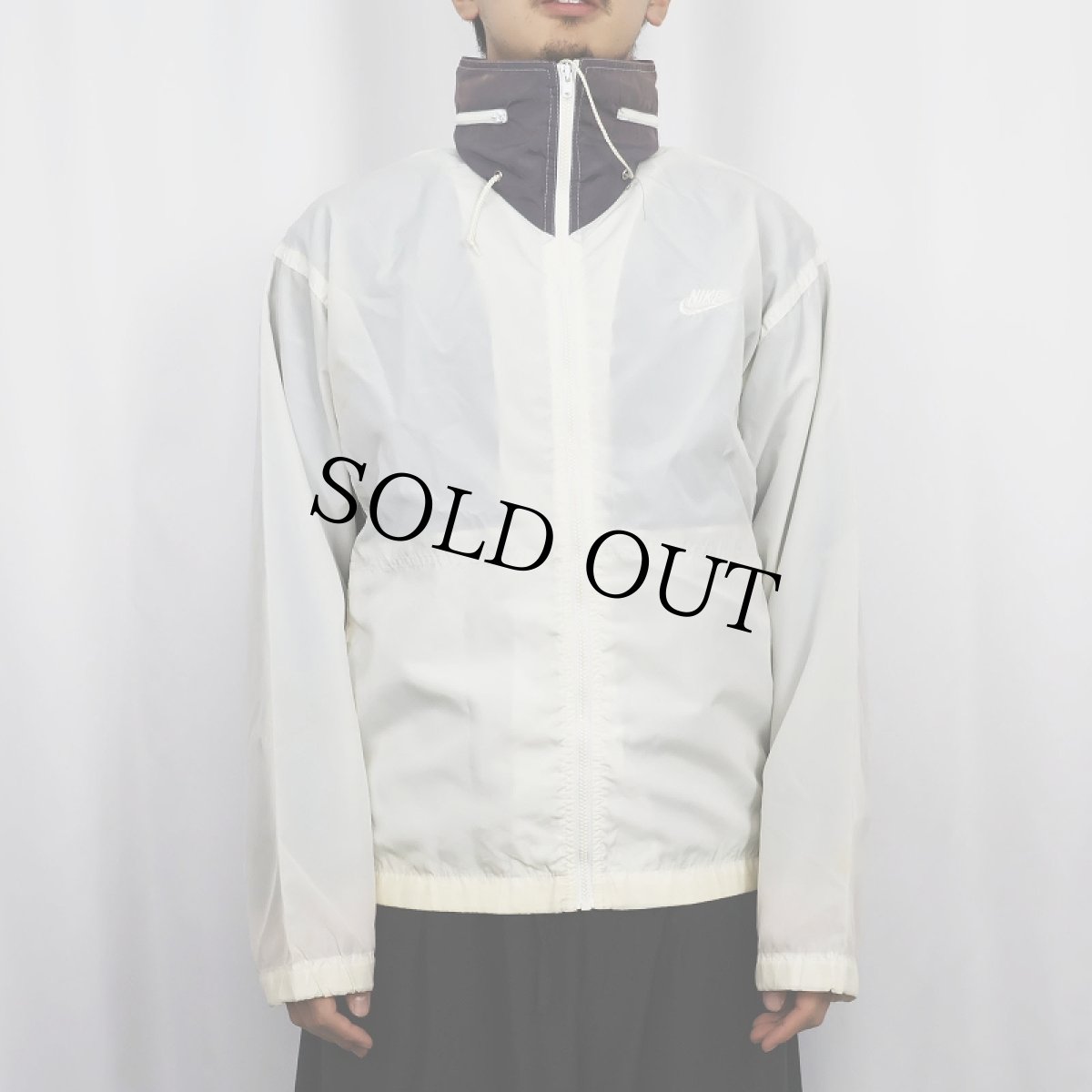 画像2: 80's NIKE 紺タグ 切り替えデザイン ナイロンジャケット M (2)