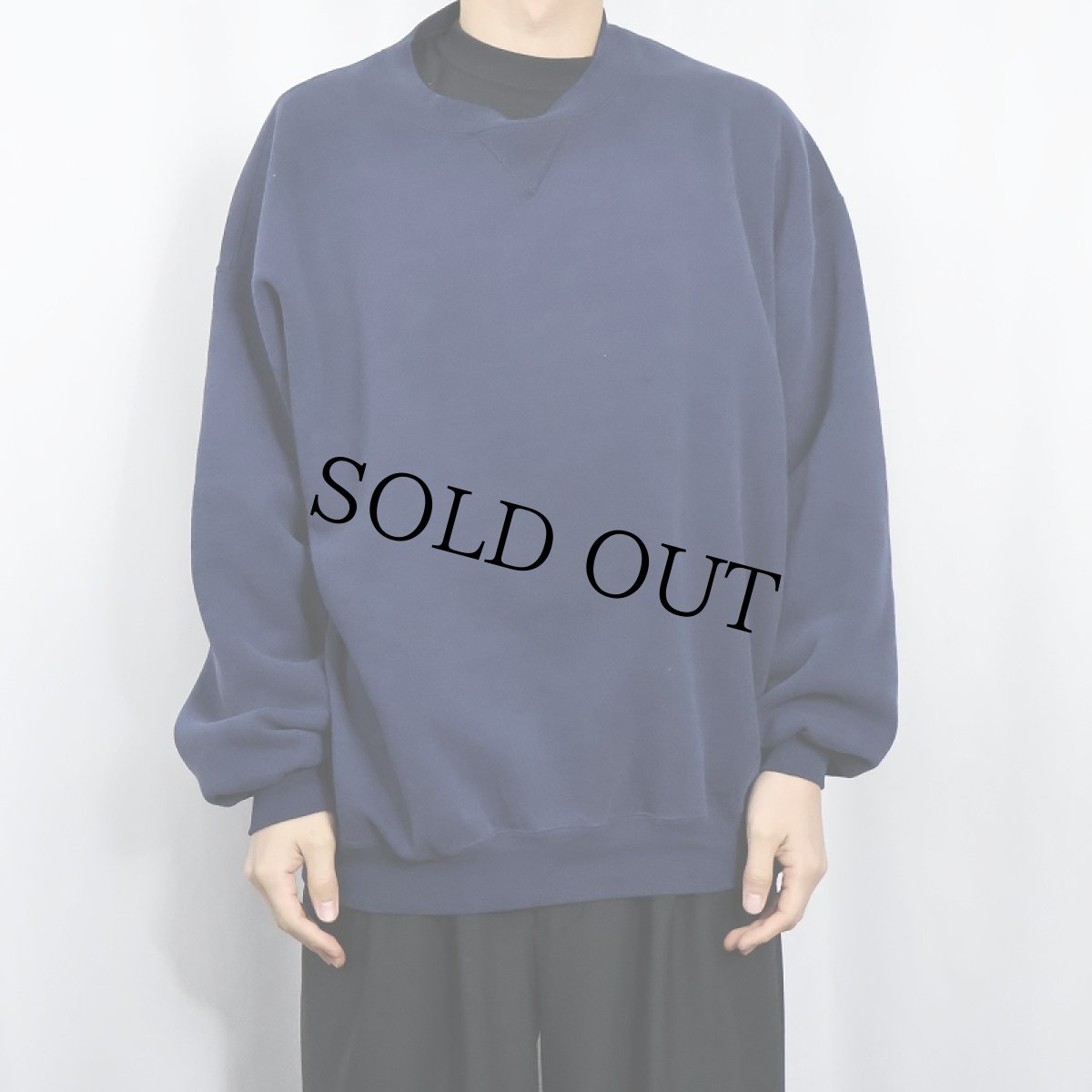 画像2: 90's〜 RUSSELL ATHLETIC USA製 前V 無地スウェット NAVY XXL (2)