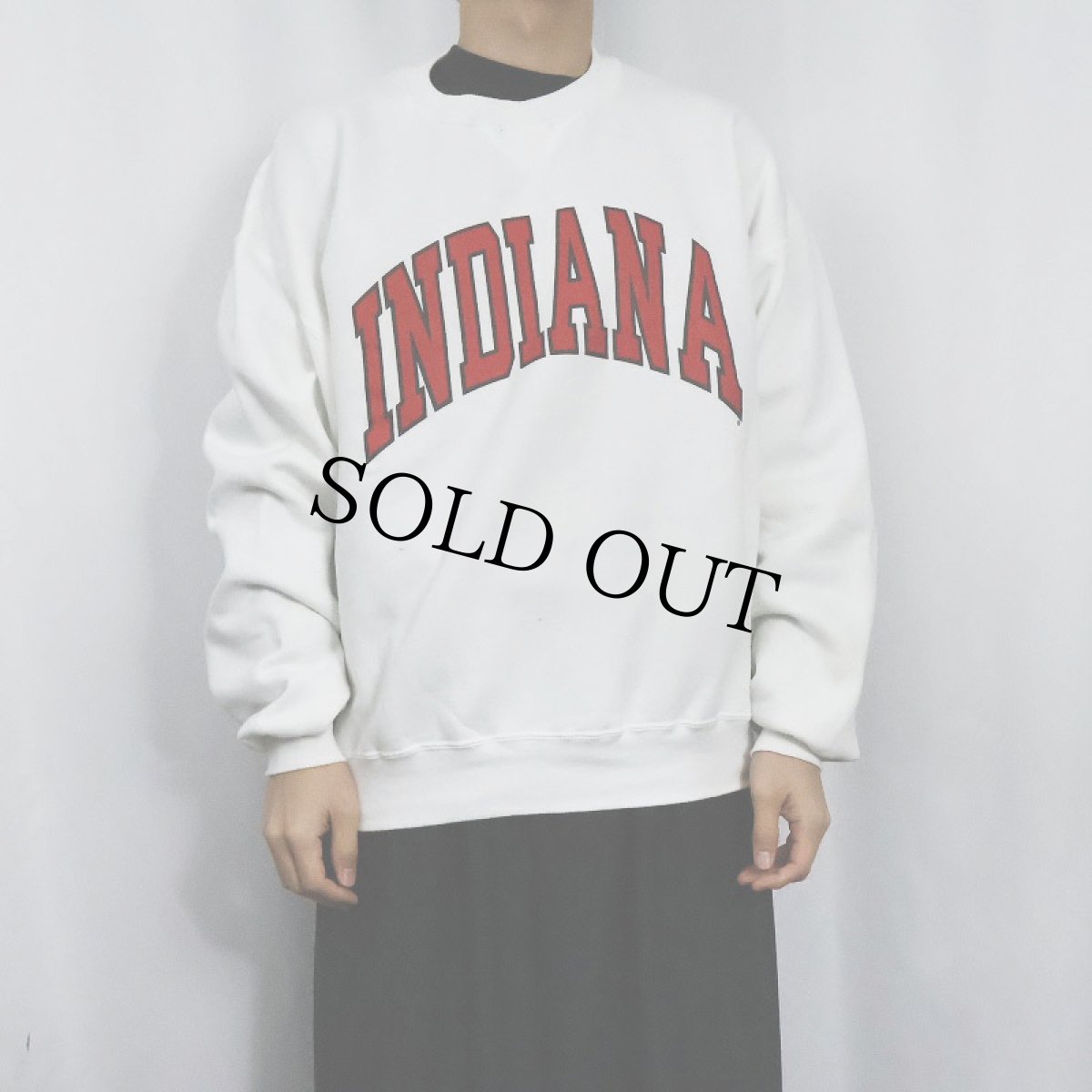 画像2: 90's〜 RUSSELL AHTLETIC USA製 "INDIANA" 前V プリントスウェット XL (2)