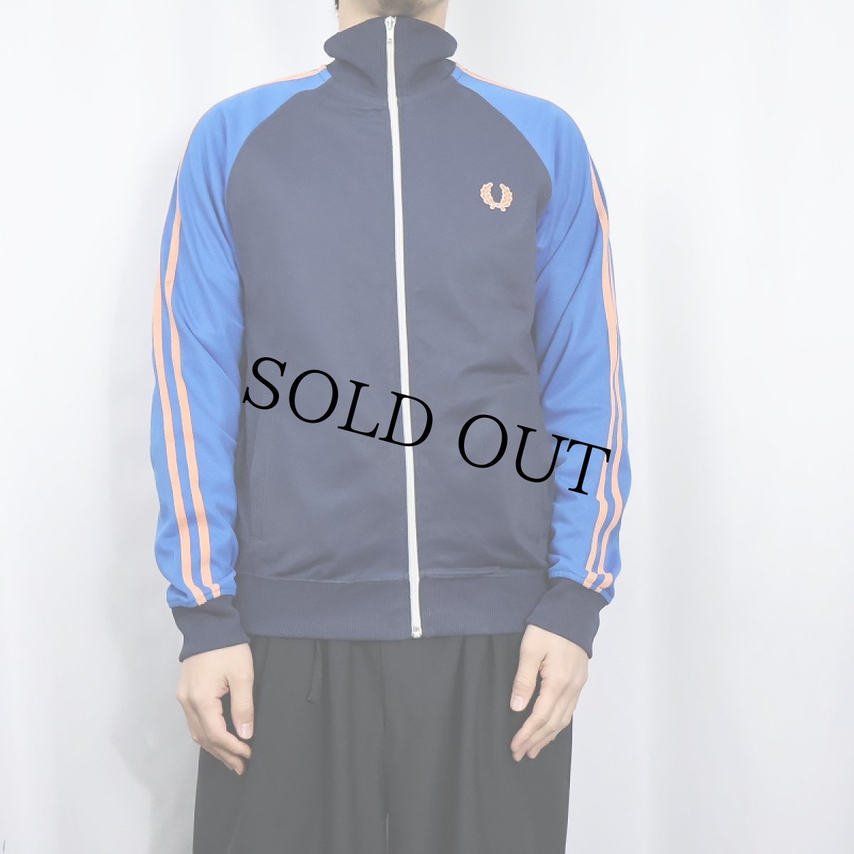 画像2: FRED PERRY ロゴワッペン付き サイドライントラックジャケット S (2)