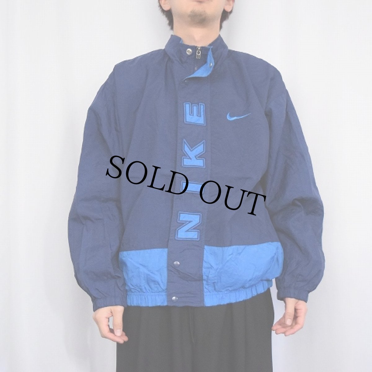 画像2: 90〜2000's NIKE 切り替えデザイン ナイロンジャケット NAVY M (2)