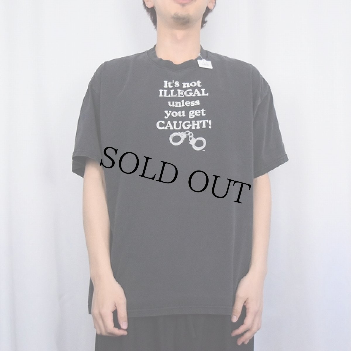 画像2: 2000's "It's not ILLEGAL unless you get CAUGHT!" プリントTシャツ BLACK XL (2)