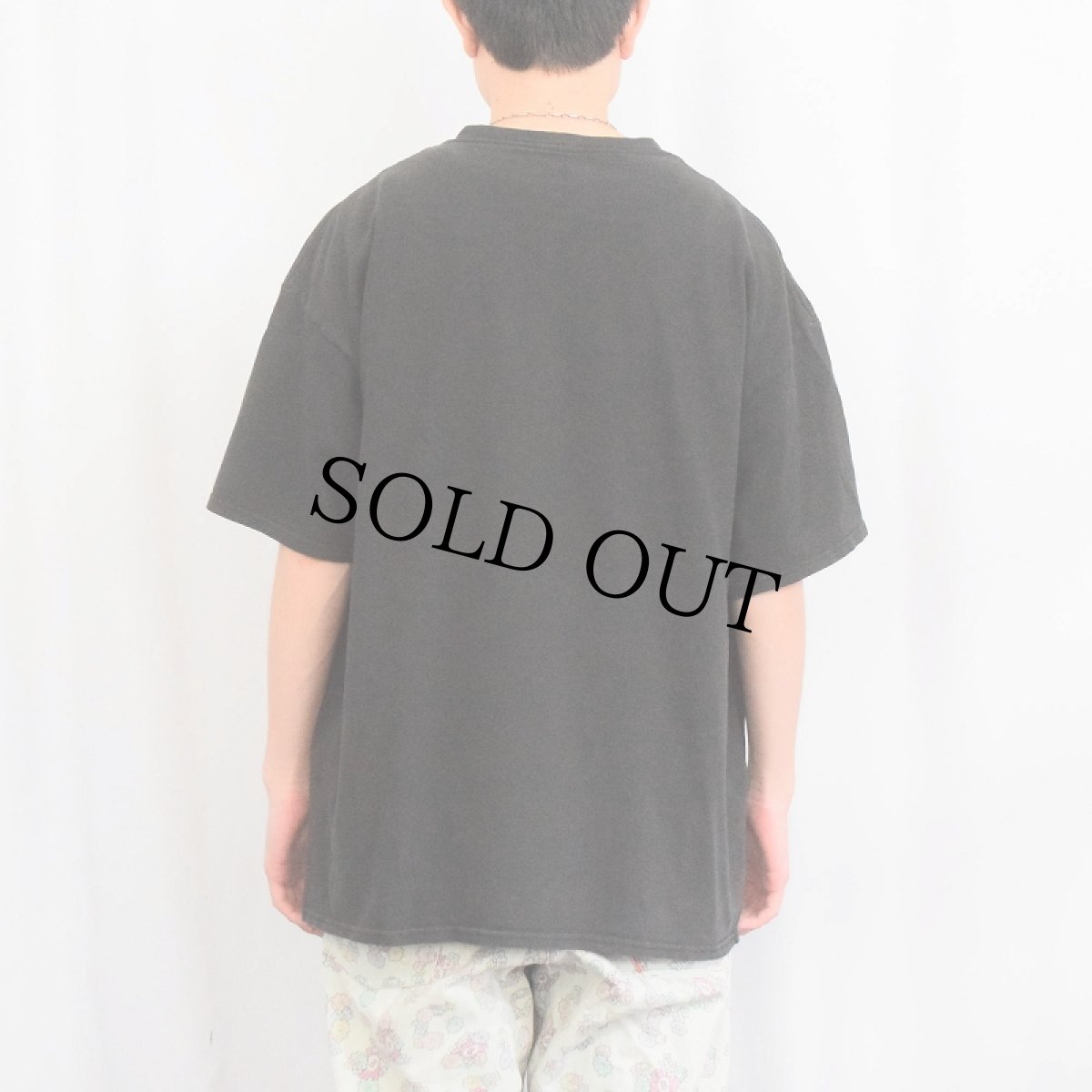 画像3: Steven Rhodes "My first knife fight" イラストプリントTシャツ BLACK (3)